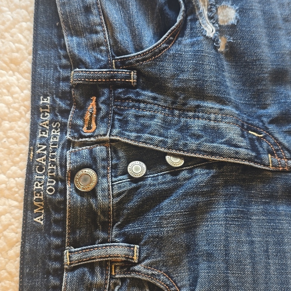 American Eagle Outfitters Women's Distressed Blue Denim Shorts Sz.4 - Picture 2 of 12
